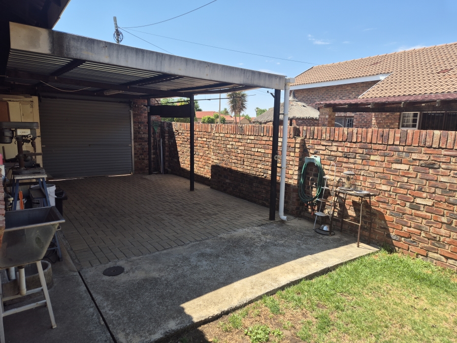2 Bedroom Property for Sale in La Hoff North West